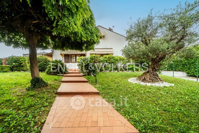 Villetta a schiera in residenziale in Via Don Luigi Sturzo