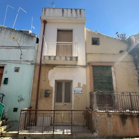 Casa indipendente in residenziale in Via Fois