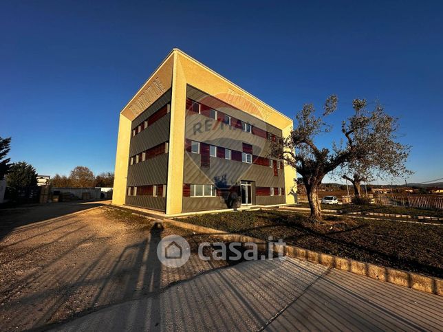 Ufficio in commerciale in 