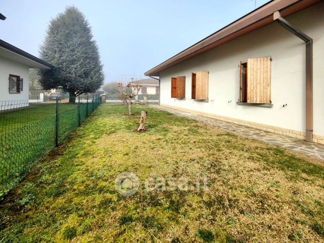 Casa indipendente in residenziale in 