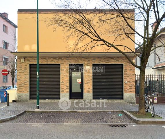 Capannone in commerciale in Via Tripoli