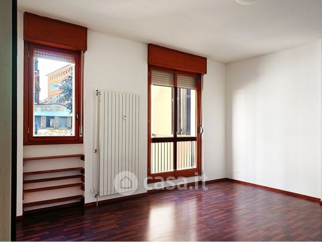 Ufficio in commerciale in Via G. Camozzi