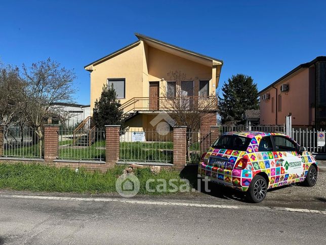 Casa indipendente in residenziale in Strada Torremenapace 70
