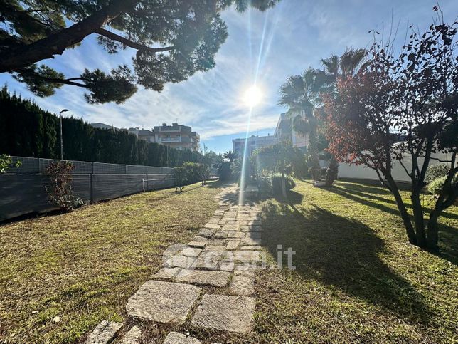 Villa in residenziale in Via Taranto 14