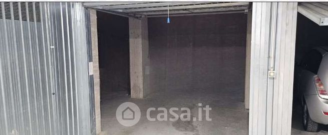 Box/posto auto in residenziale in Via Foro Boario