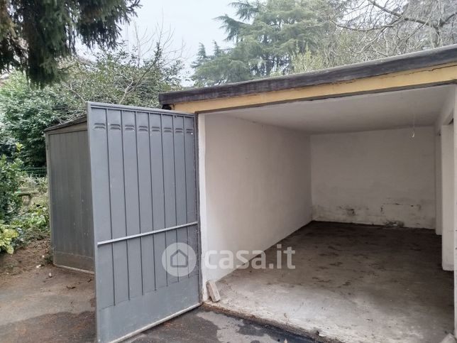 Garage/posto auto in residenziale in Via Carlo Innocenzo Frugoni 28