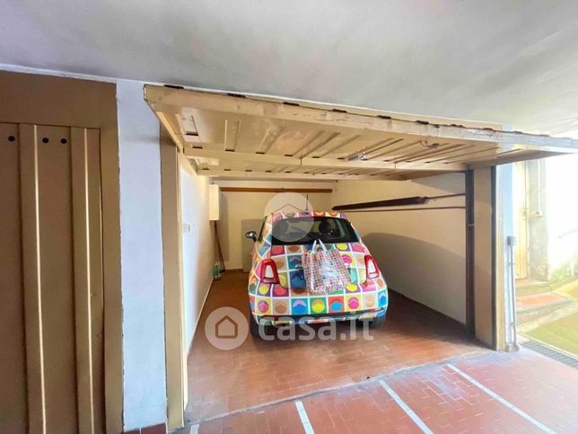 Box/posto auto in residenziale in Via Vittorio Alfieri 3