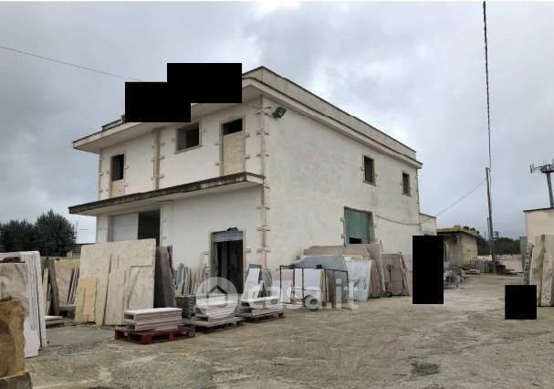 Capannone in commerciale in Strada Senza Nome 31