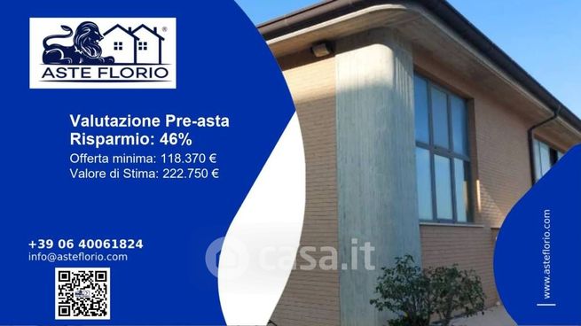 Capannone in commerciale in Via Giorgio la Pira 5