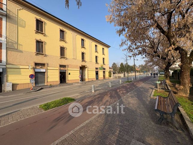 Ufficio in commerciale in Viale Assunta 38
