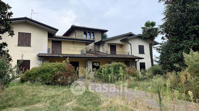 Casa indipendente in residenziale in Via Canonico Cossali 74