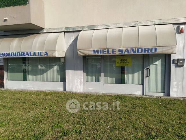 Ufficio in commerciale in Via Roma