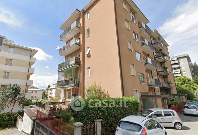 Appartamento in residenziale in Via Cressoni 4