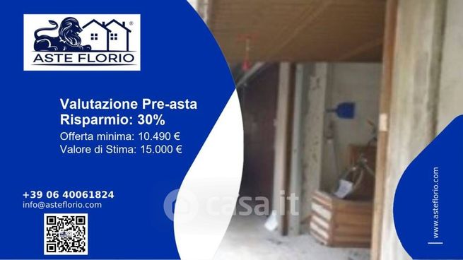 Box/posto auto in residenziale in Via Francesco Guarnerio 9