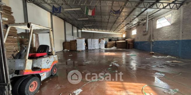 Capannone in commerciale in Via Morolense