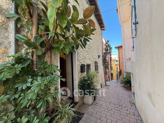 Villetta a schiera in residenziale in Via Michele Albavera