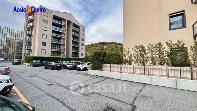 Box/posto auto in residenziale in Regione Borgnalle 14