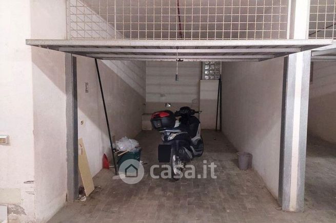 Garage/posto auto in residenziale in Via Regalbuto