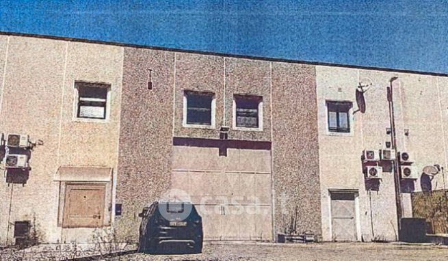 Capannone in commerciale in Via Giacomo Matteotti 2