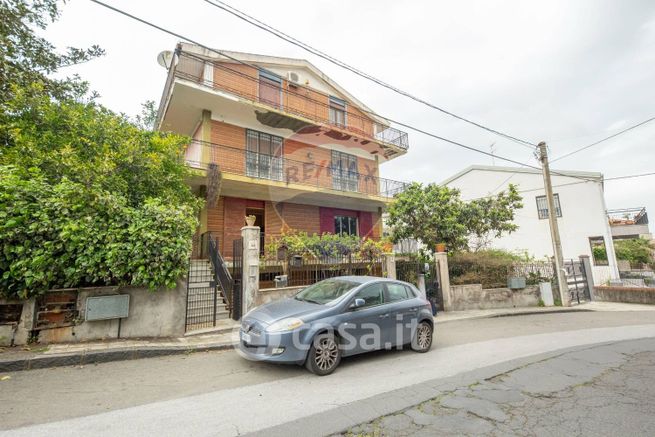 Box/posto auto in residenziale in Via IV Novembre 62
