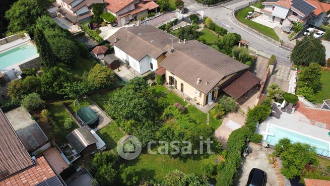 Casa bi/trifamiliare in residenziale in Via Francesco Menassi