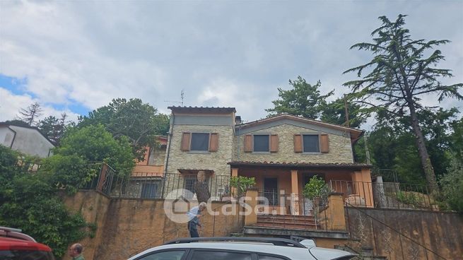 Casa indipendente in residenziale in Via Roma 29