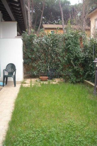 Casa bi/trifamiliare in residenziale in Via Padre Ignazio da Carrara