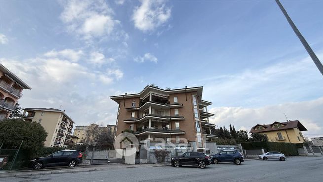 Ufficio in commerciale in 