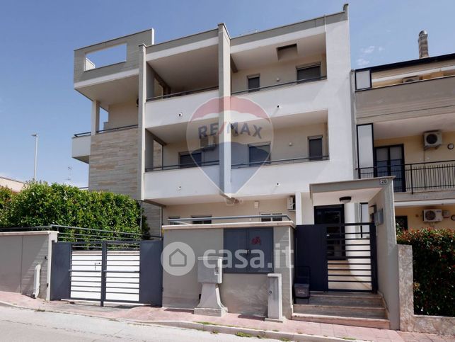 Appartamento in residenziale in Via Peucetia 20