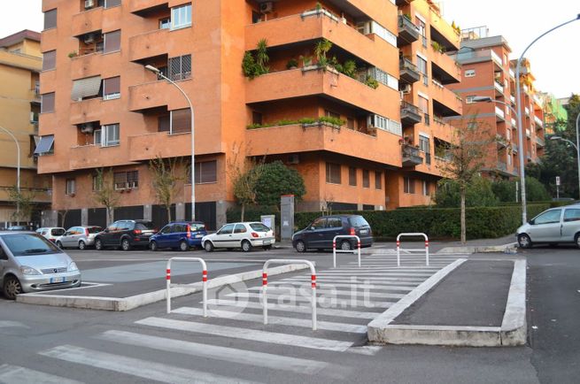 Box/posto auto in residenziale in Via dei Crispolti 3 b