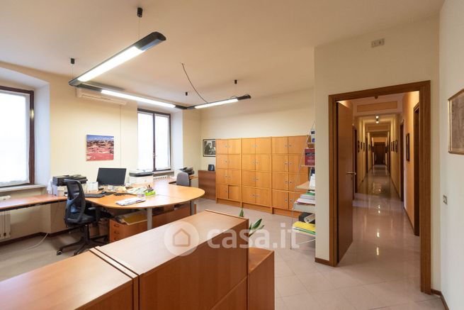 Ufficio in commerciale in Via Luigi Semenza 35