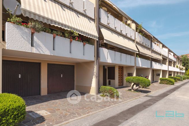 Appartamento in residenziale in Via Angelo Vivante 8