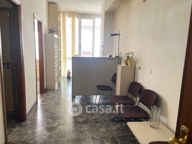 Ufficio in commerciale in 