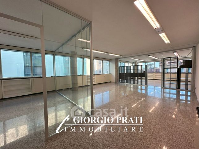 Ufficio in commerciale in Via Parolini 103