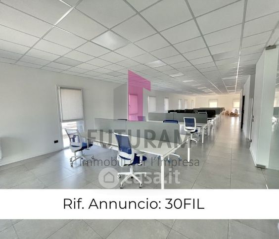 Ufficio in commerciale in 