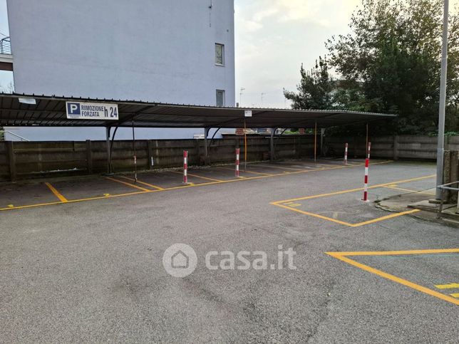 Garage/posto auto in residenziale in Corso del Popolo