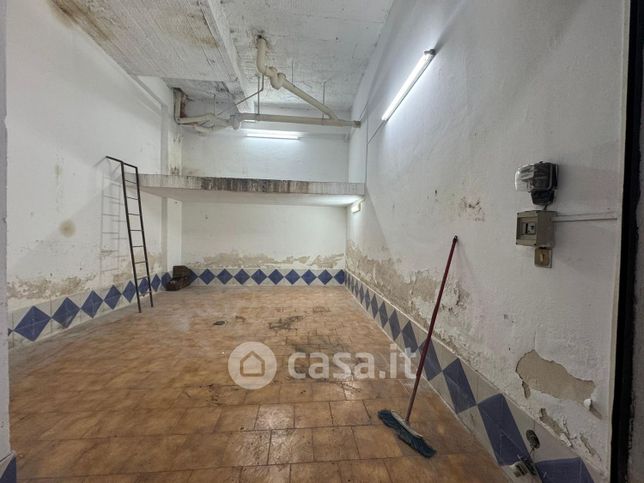 Box/posto auto in residenziale in Viale Campania 19