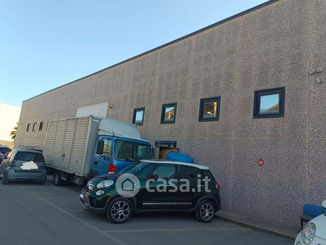 Capannone in commerciale in Via Terragneta
