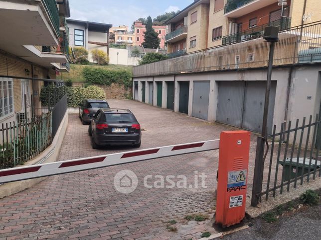 Box/posto auto in residenziale in Via Ettore Majorana