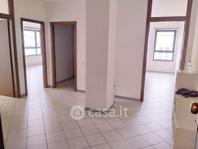 Ufficio in commerciale in 