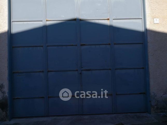 Capannone in commerciale in