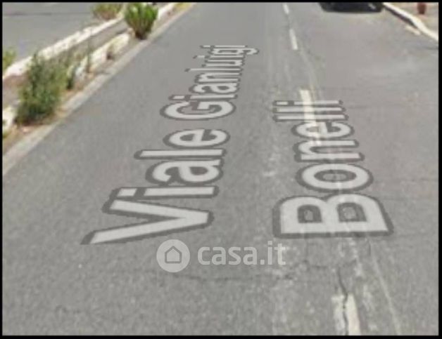 Box/posto auto in residenziale in Viale Gianluigi Bonelli 545