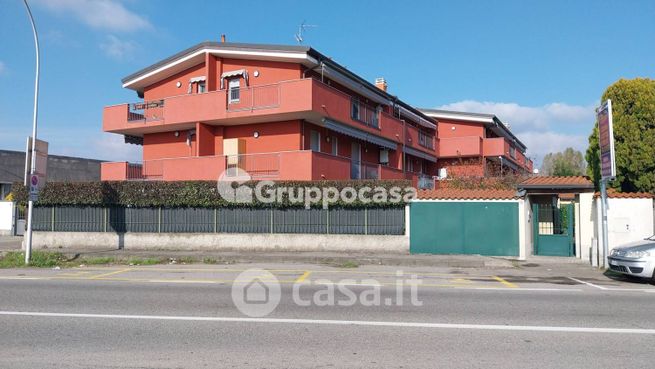 Appartamento in residenziale in Via Milano 71
