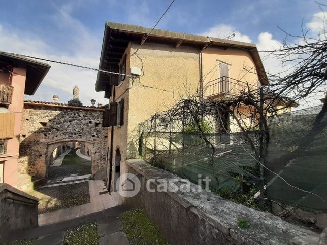 Casa indipendente in residenziale in Via Costanzo Ciano