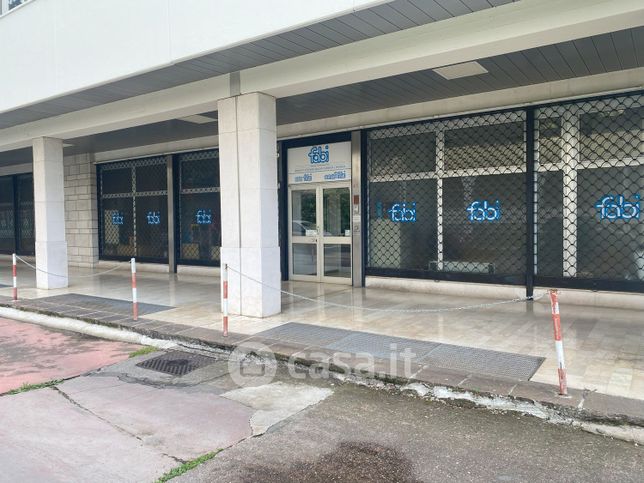 Ufficio in commerciale in Via Cefalonia 45