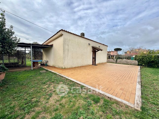 Villa in residenziale in Circonvallazione Mare Australe 114