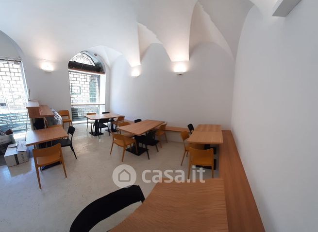 Negozio/locale commerciale in commerciale in Via Sestri