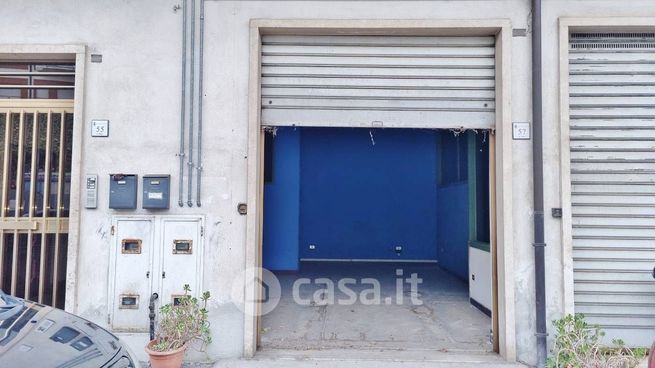 Garage/posto auto in residenziale in Via Colori 55