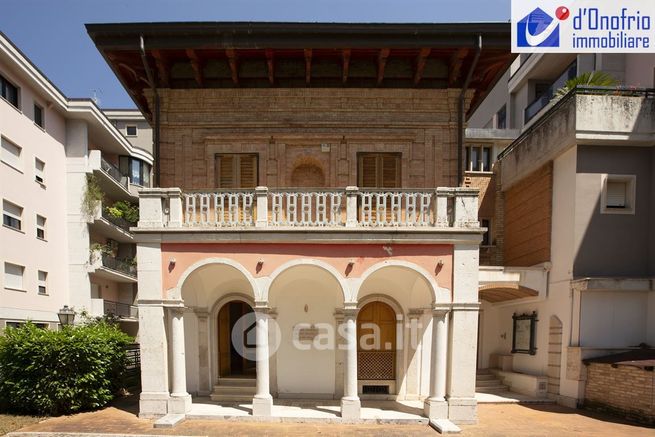 Villa in residenziale in Via IV Novembre