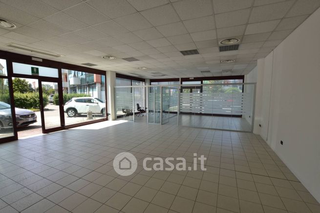 Ufficio in commerciale in Via San Crispino